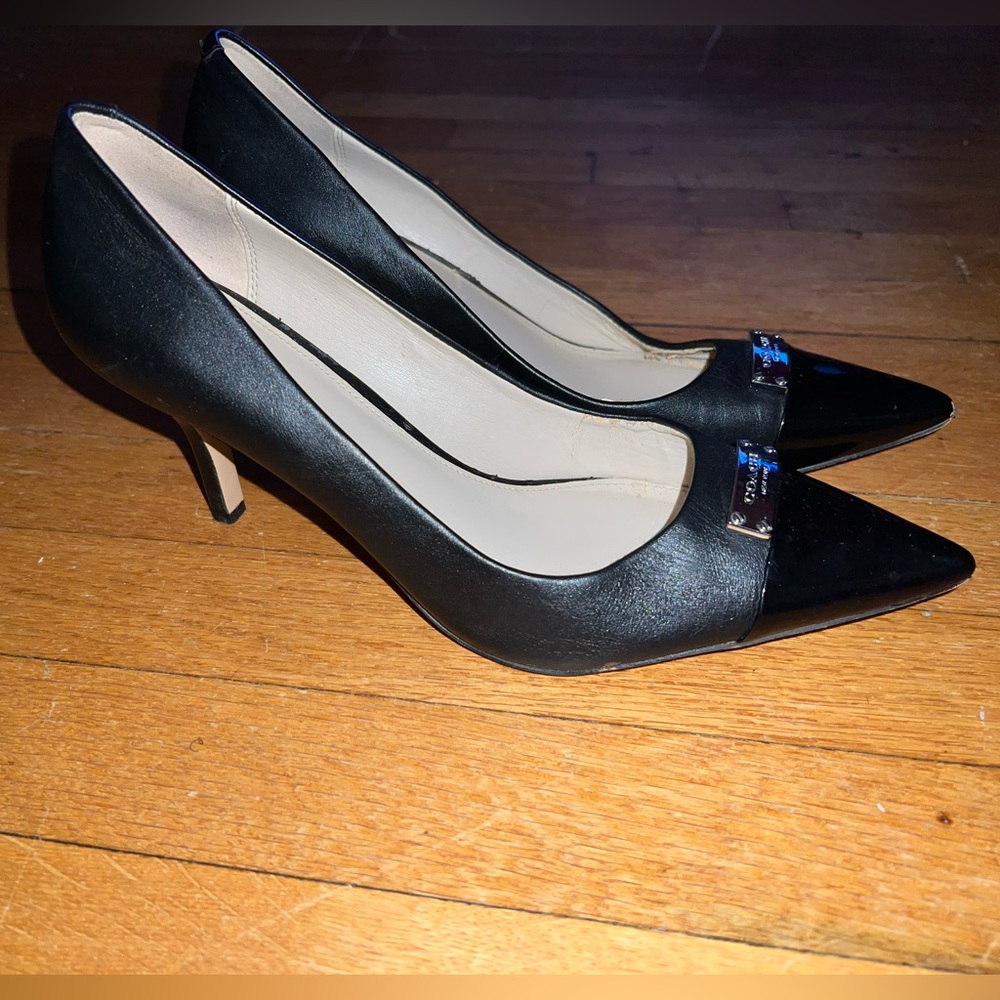 COACH Black Zan Shoes Pointed Toe Leather Patent Leather Cap Toe Pump size 9.5B